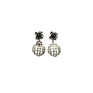 Short Mesh Drop Earrings with Floral Tops