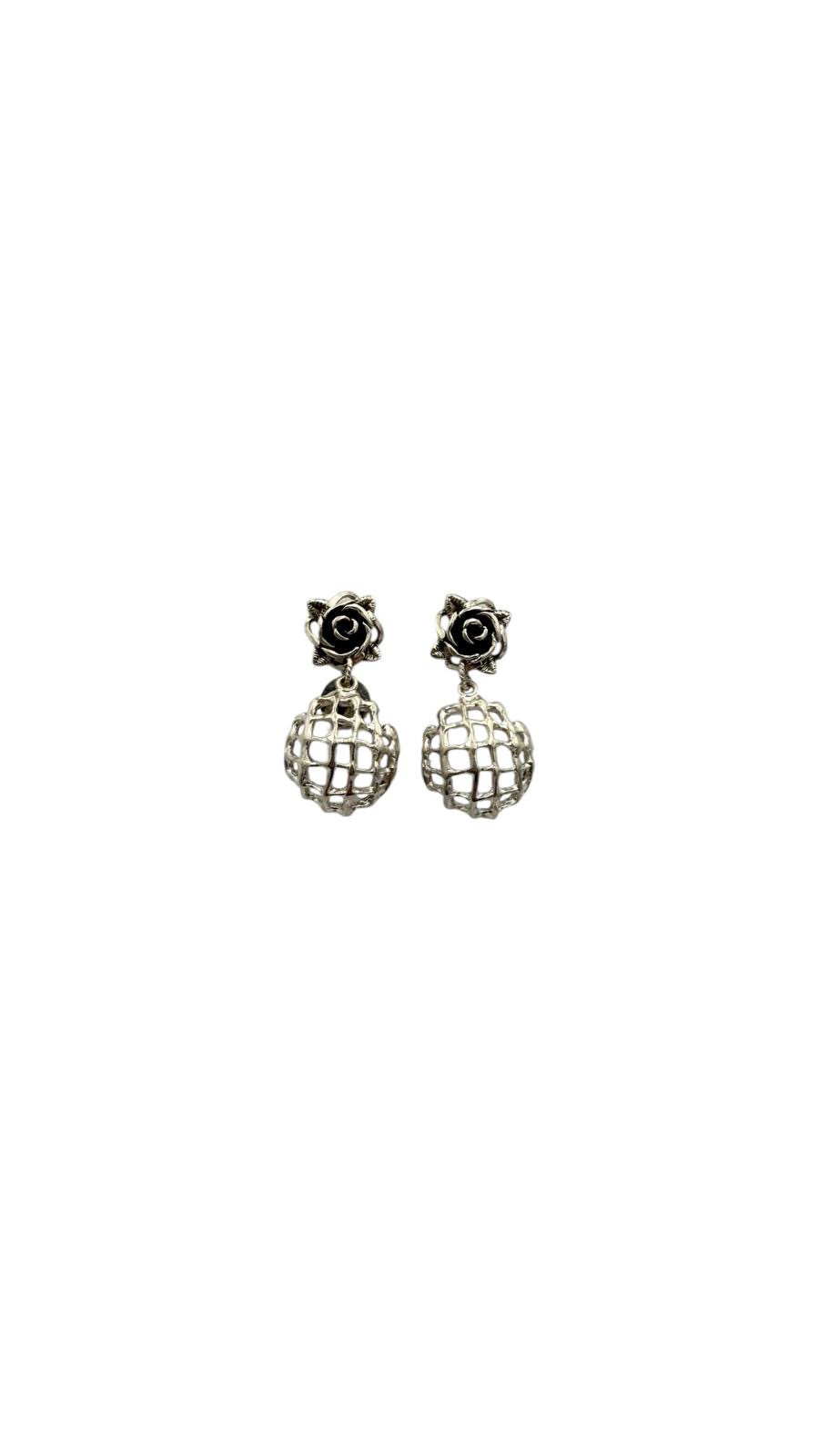 Short Mesh Drop Earrings with Floral Tops